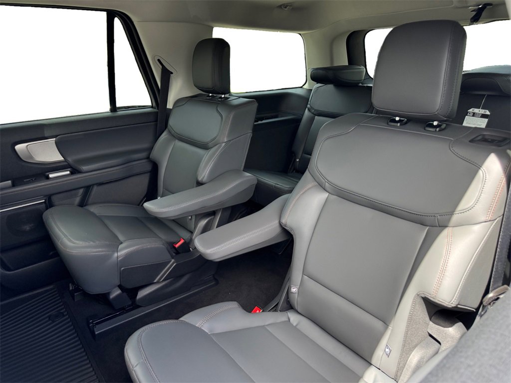 New 2025 Ford Expedition Active image 13