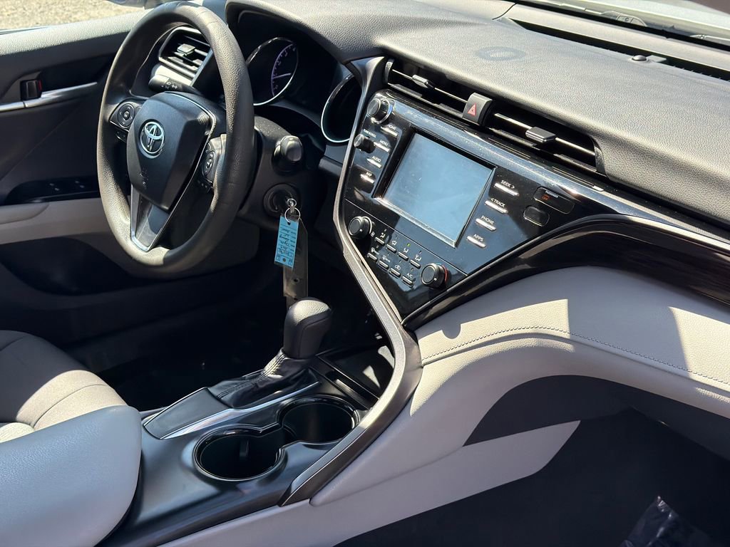 Used 2019 Toyota Camry LE image 7