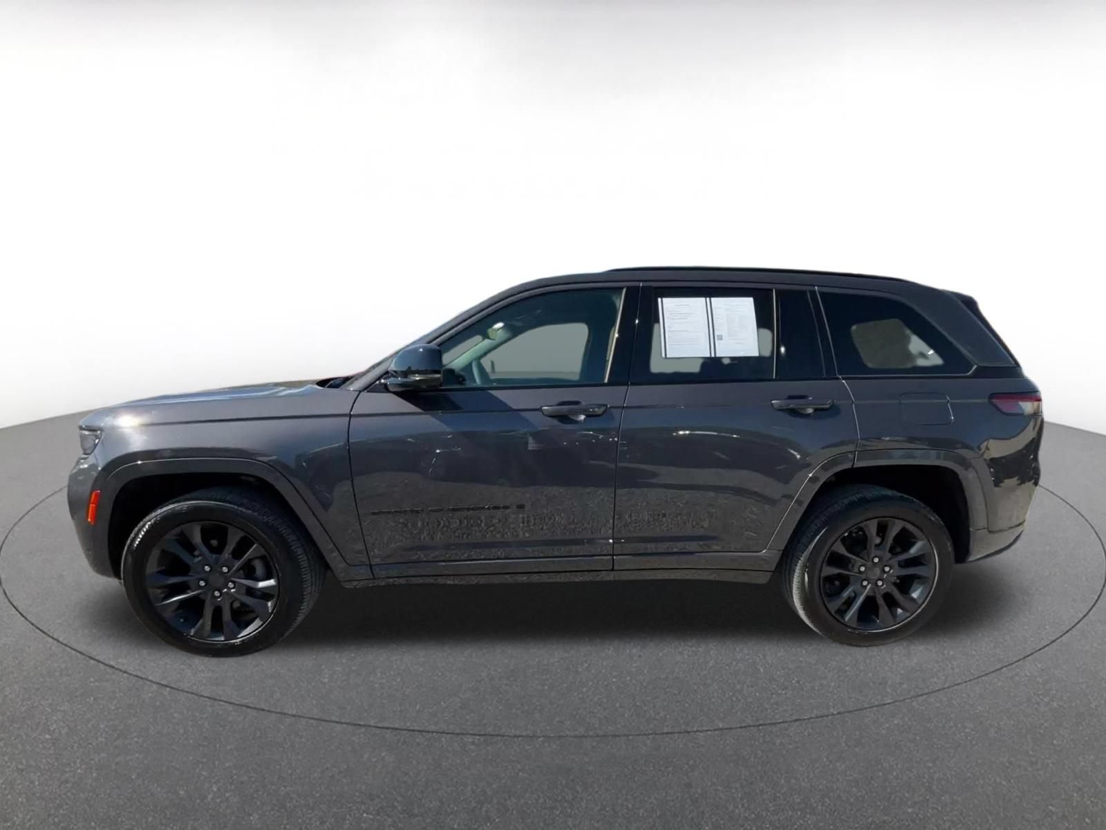 Used 2026 Jeep Grand Cherokee Limited AWD/4WD image 8