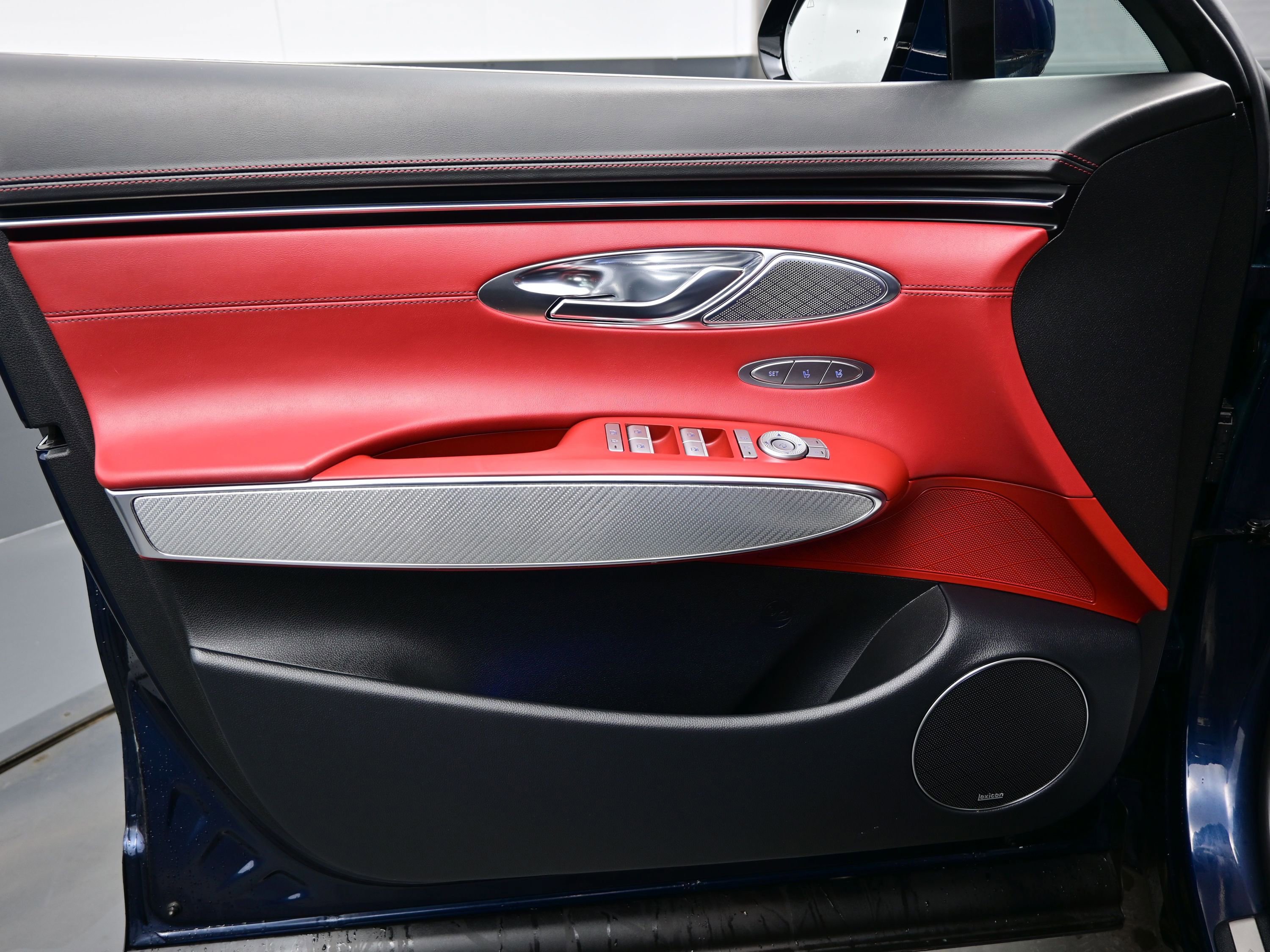 Certified 2023 Genesis GV70 2.5T w/ Sport Prestige Package image 9