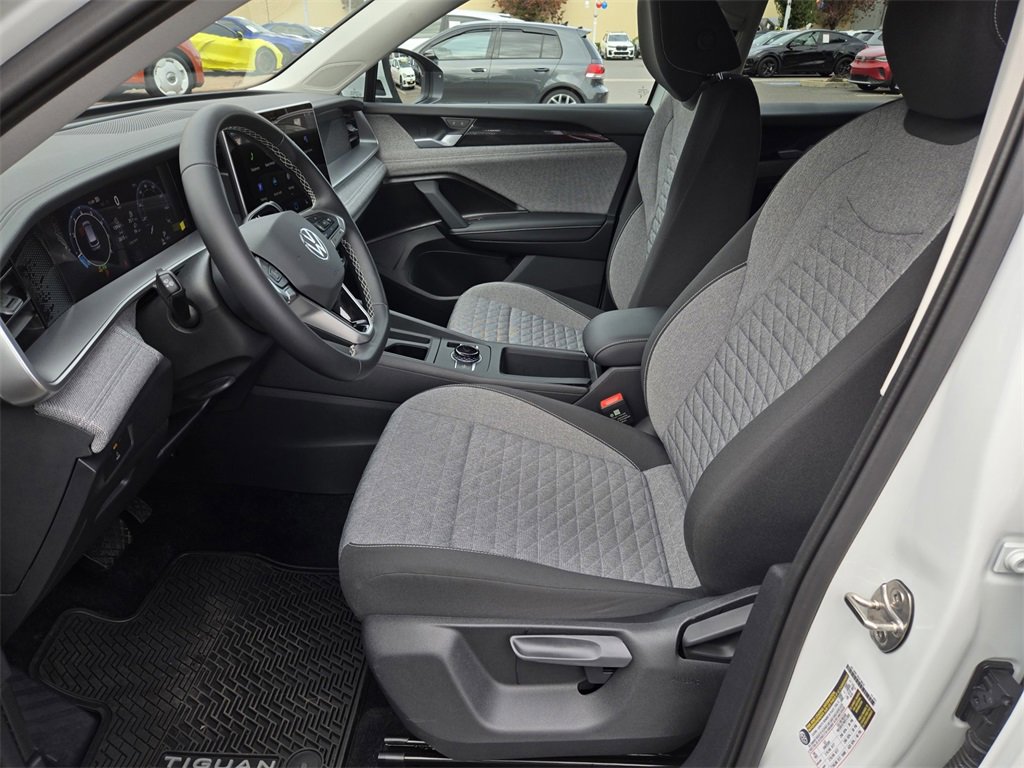 Used 2025 Volkswagen Tiguan S image 17