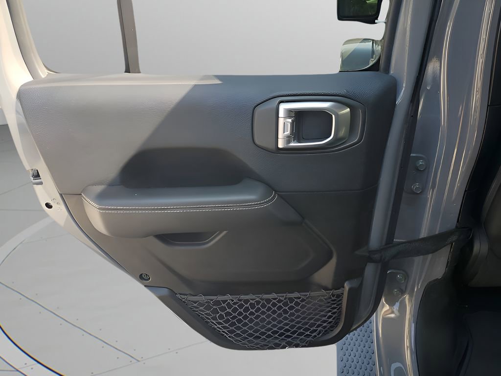 Used 2019 Jeep Wrangler Unlimited Sahara image 17