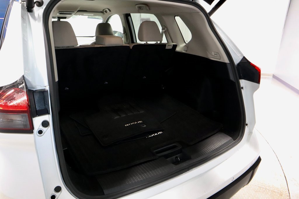 Certified 2025 Nissan Rogue SV image 12