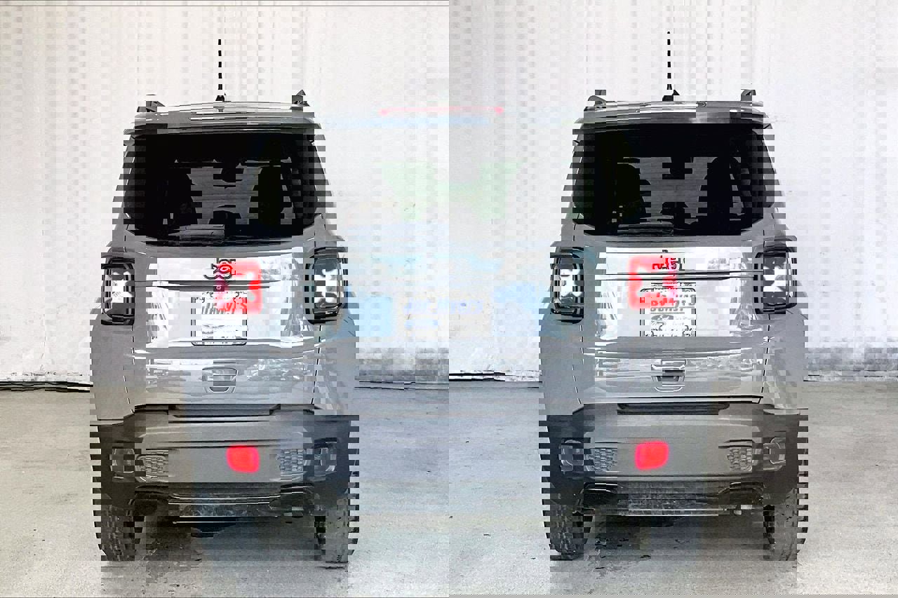 Used 2020 Jeep Renegade Altitude FWD image 4