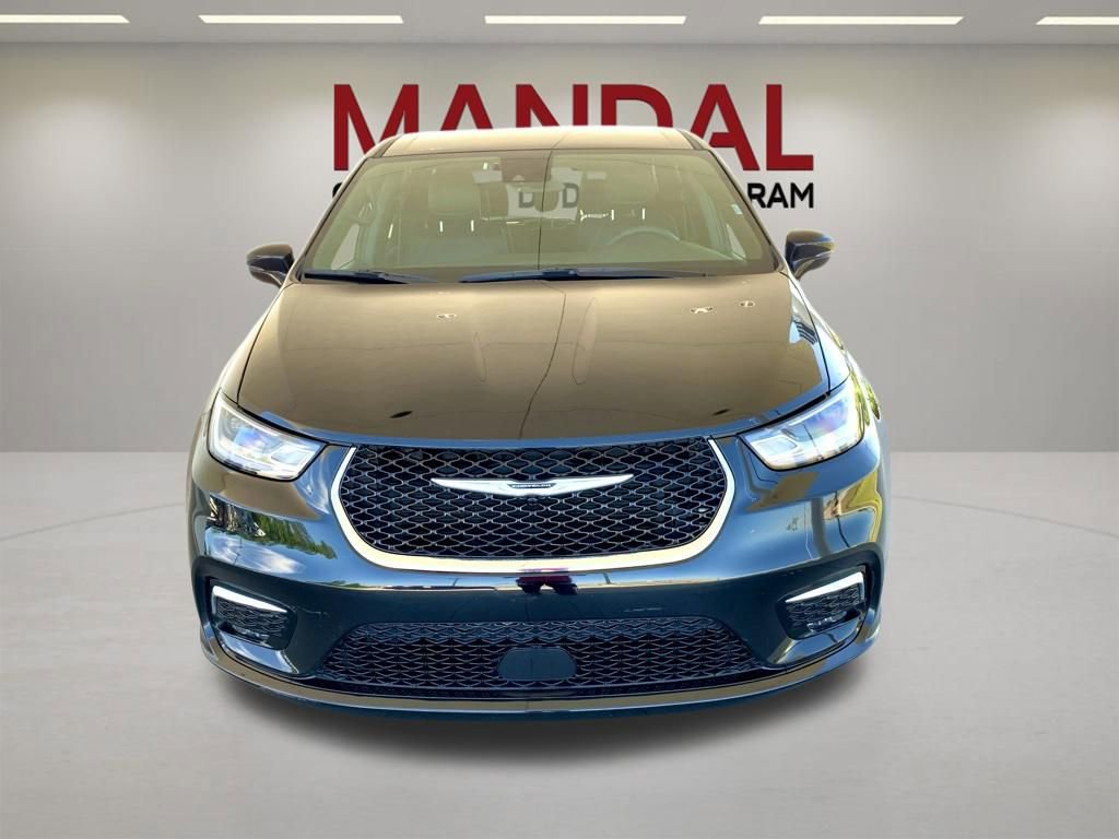 Used 2025 Chrysler Pacifica Select FWD image 2