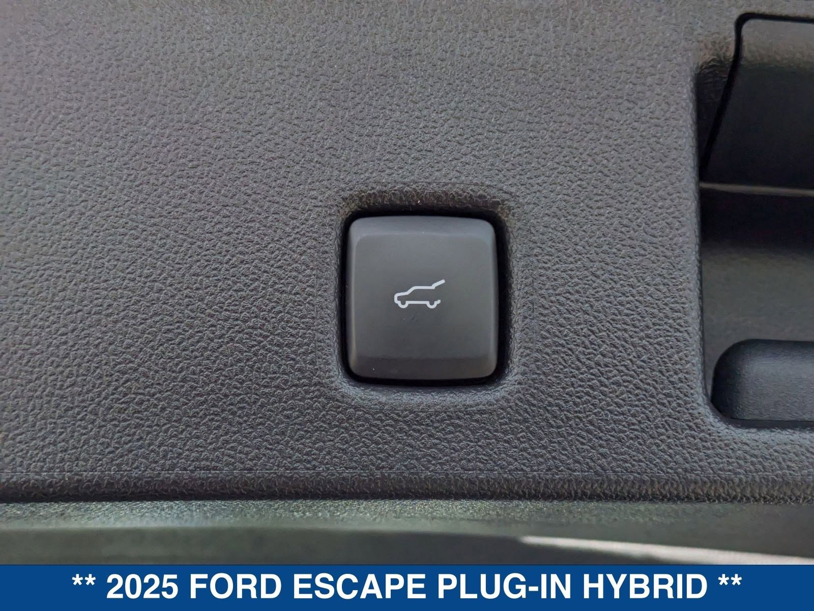 New 2025 Ford Escape SE image 15