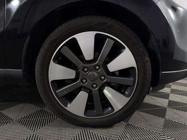 Used 2015 Kia Soul ! FWD image 11