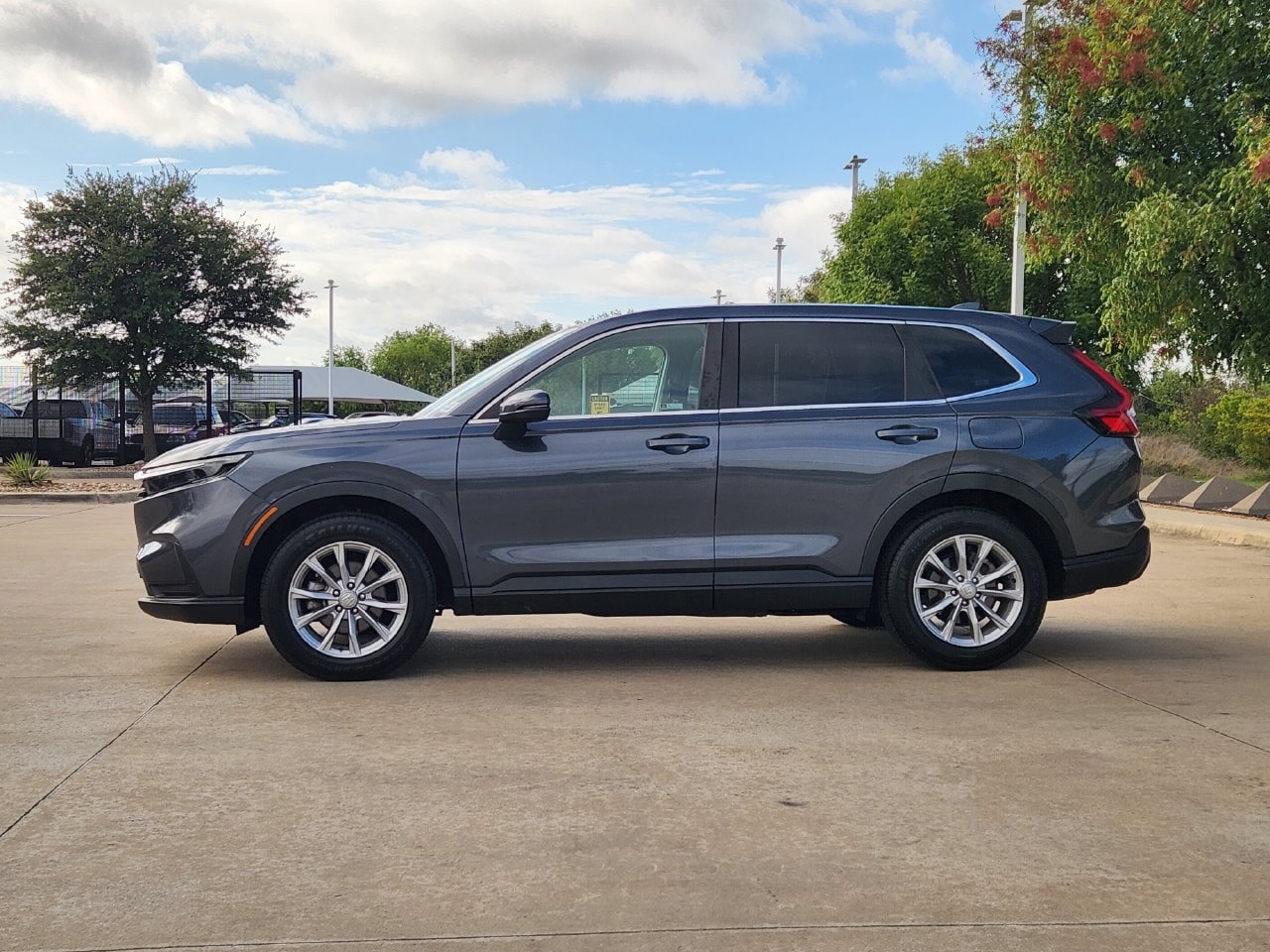 Used 2023 Honda CR-V EX image 4