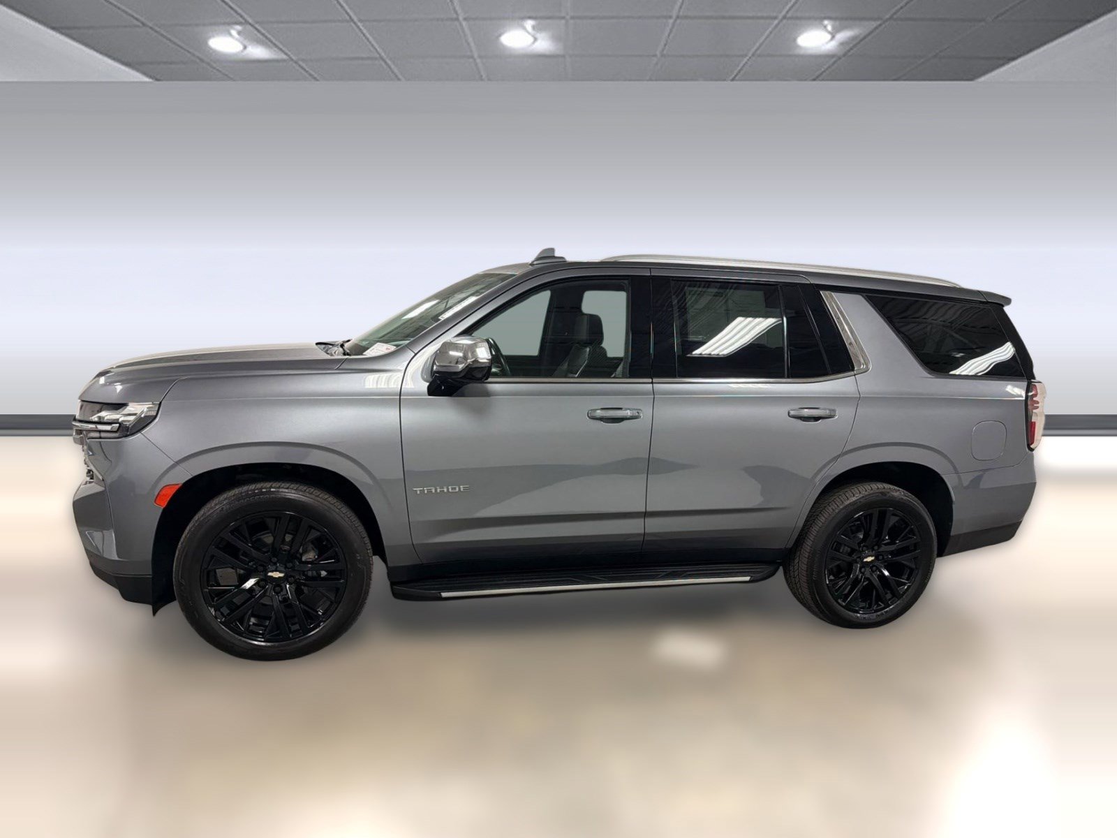 Used 2021 Chevrolet Tahoe Premier w/ Premium Package AWD/4WD image 2