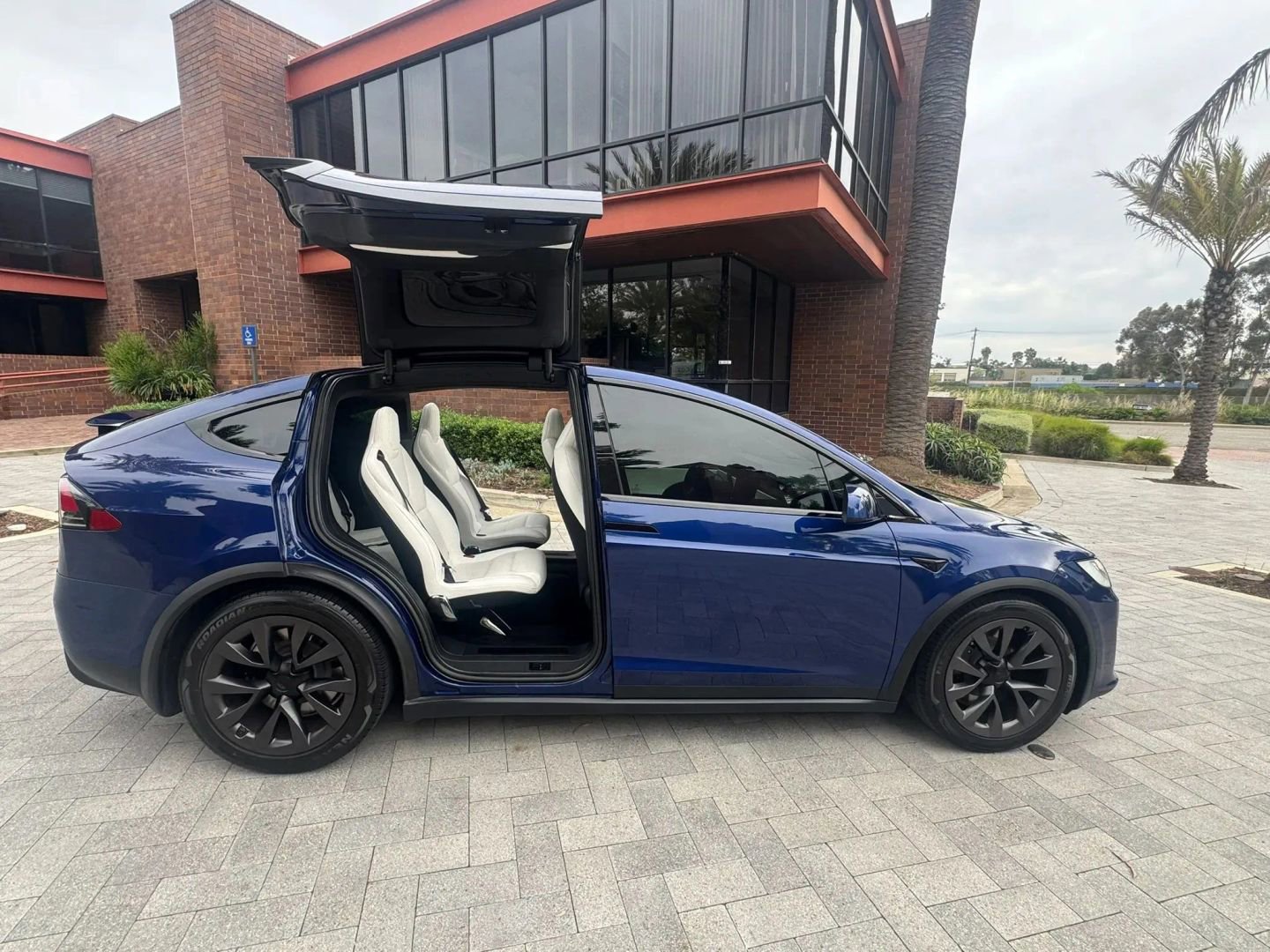 Used 2021 Tesla Model X Long Range image 7