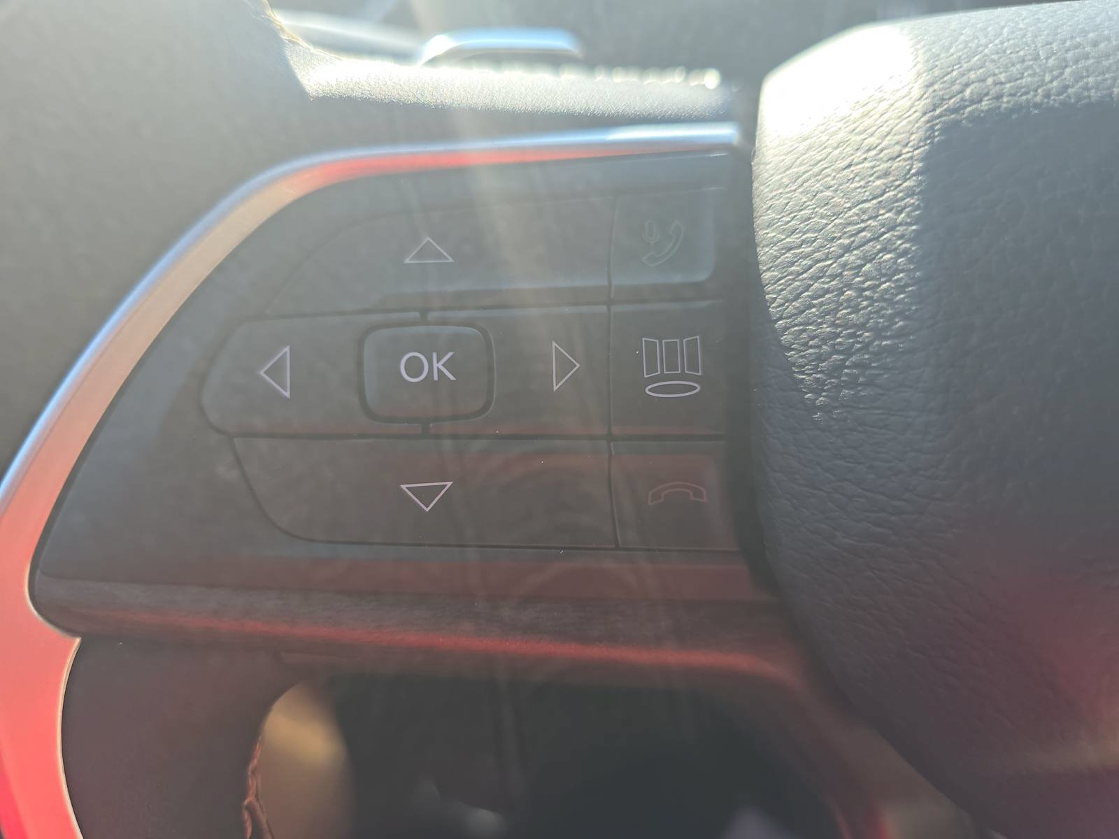 Used 2023 Jeep Grand Cherokee Limited AWD/4WD image 17