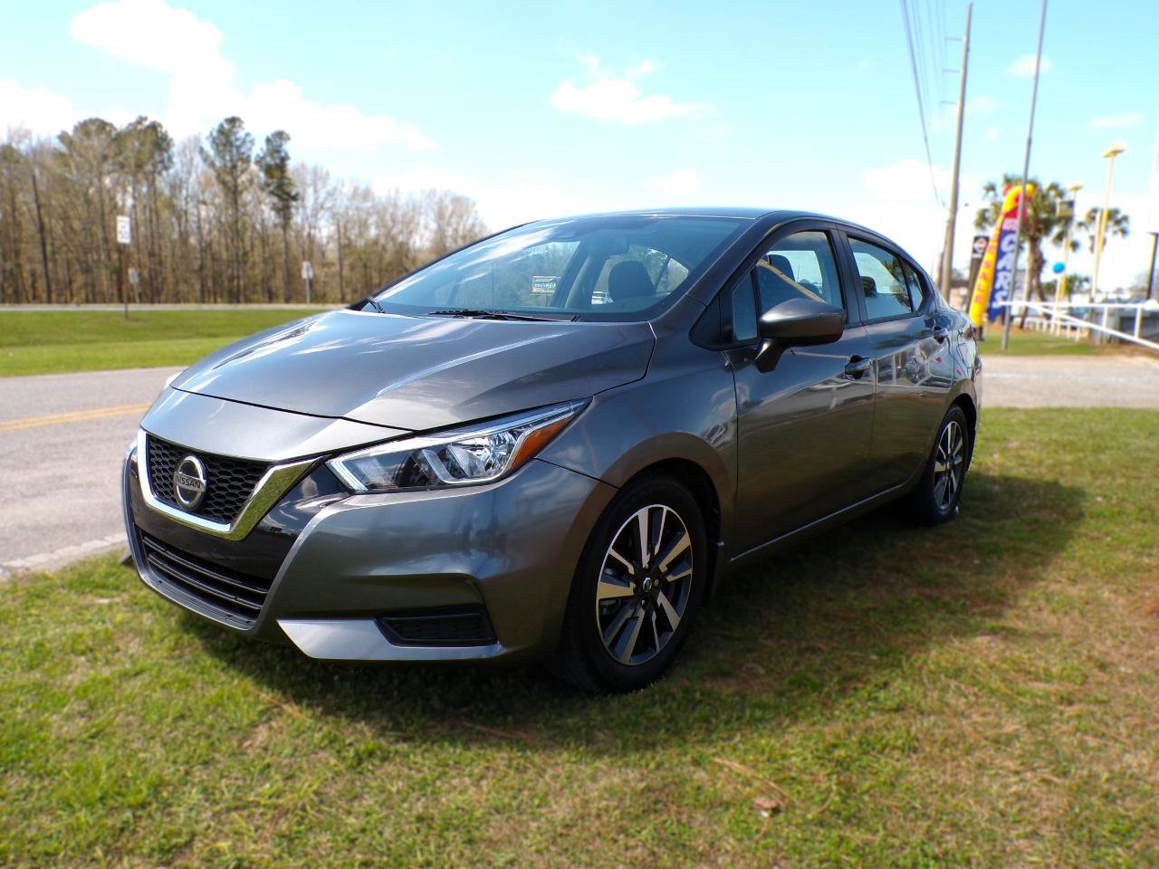 Used 2022 Nissan Versa SV w/ Trunk Package image 4