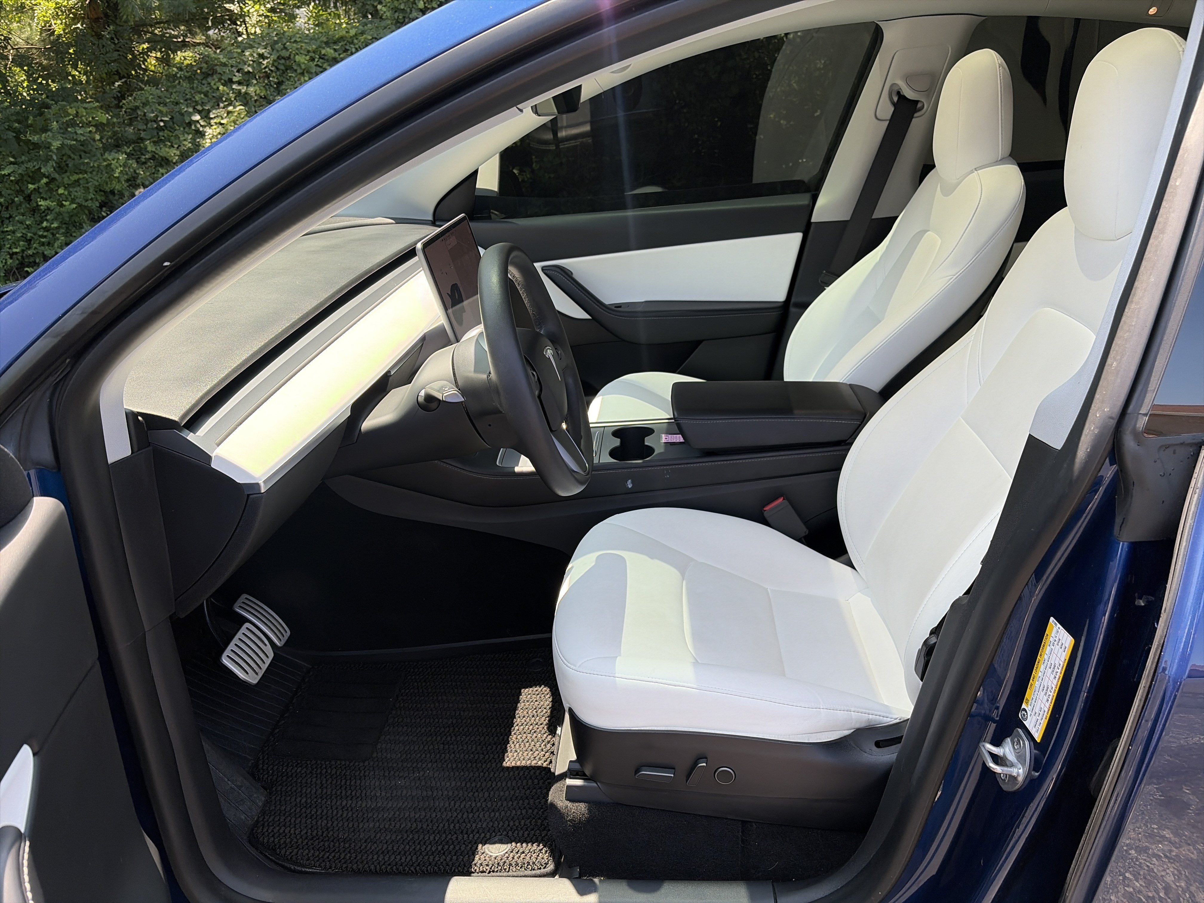 Used 2022 Tesla Model Y Performance AWD/4WD image 16