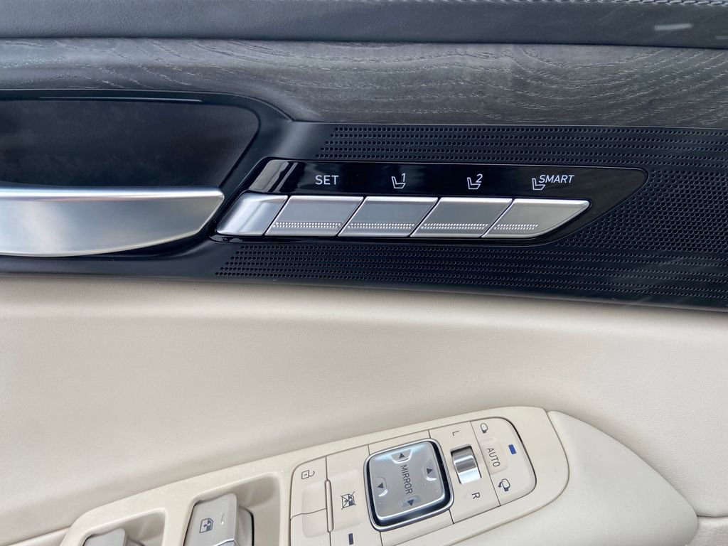 Used 2022 Genesis G90 5.0 Ultimate image 14