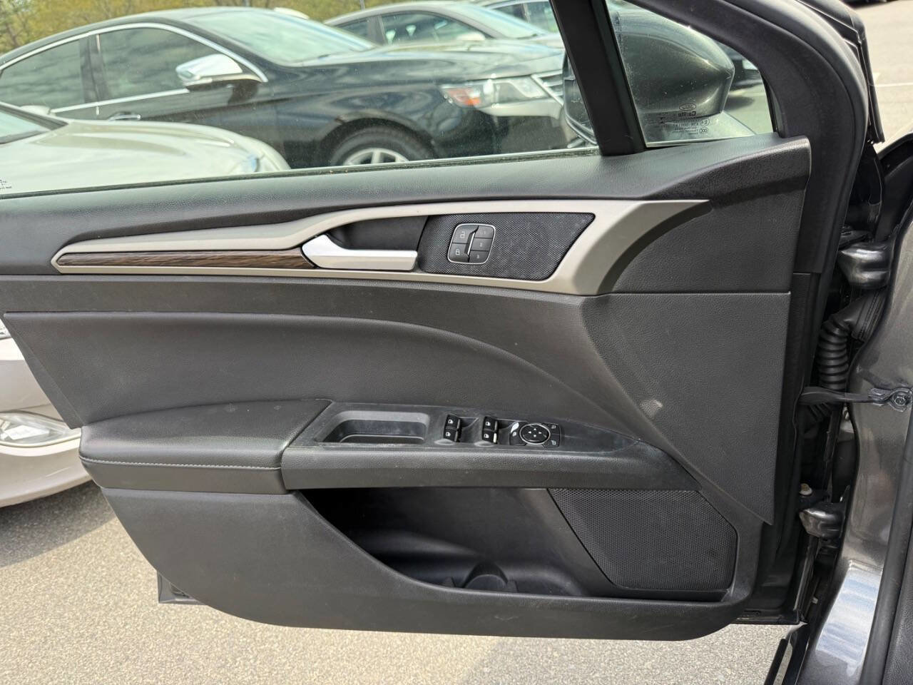 Used 2016 Ford Fusion Energi SE FWD image 21