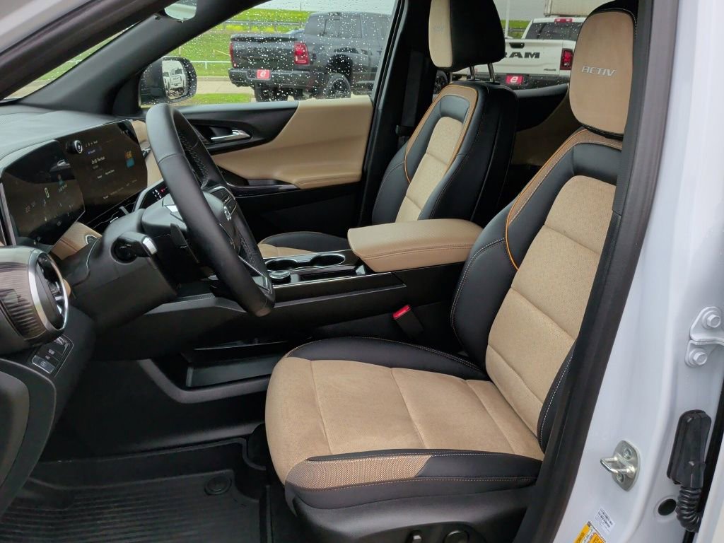 Used 2026 Chevrolet Equinox ACTIV w/ Convenience Package III image 12