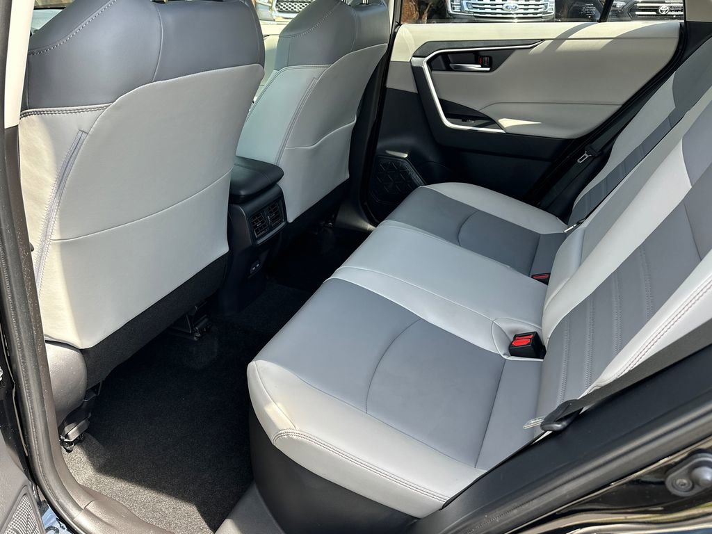Used 2022 Toyota RAV4 XLE Premium image 16