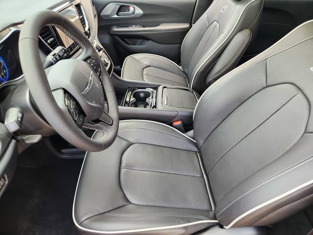 New 2026 Chrysler Pacifica Limited w/ S Appearance Package AWD/4WD image 9