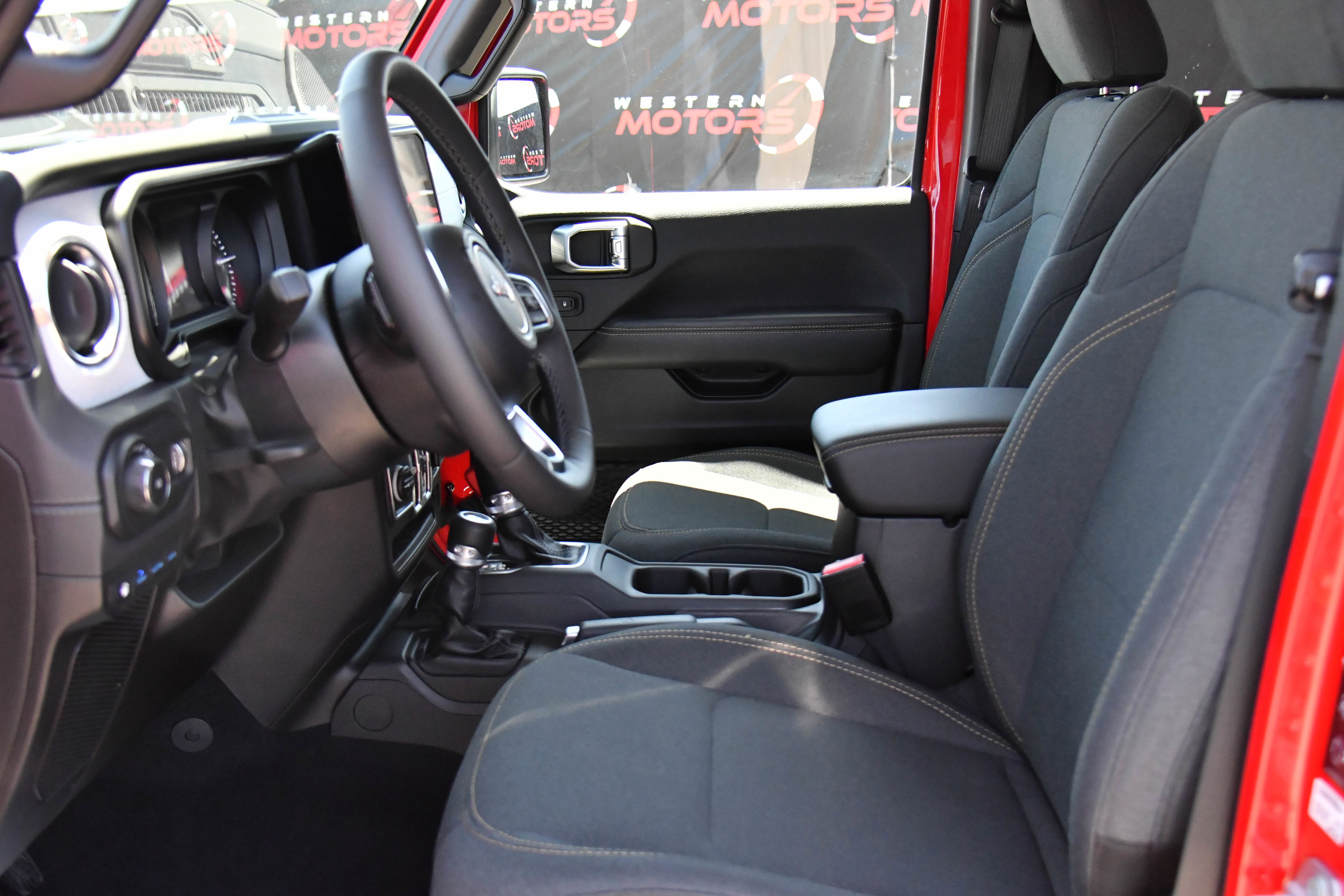 Used 2025 Jeep Wrangler Unlimited Sahara AWD/4WD image 18
