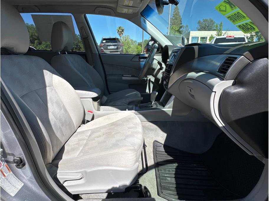 Used 2010 Subaru Forester 2.5X Premium image 11