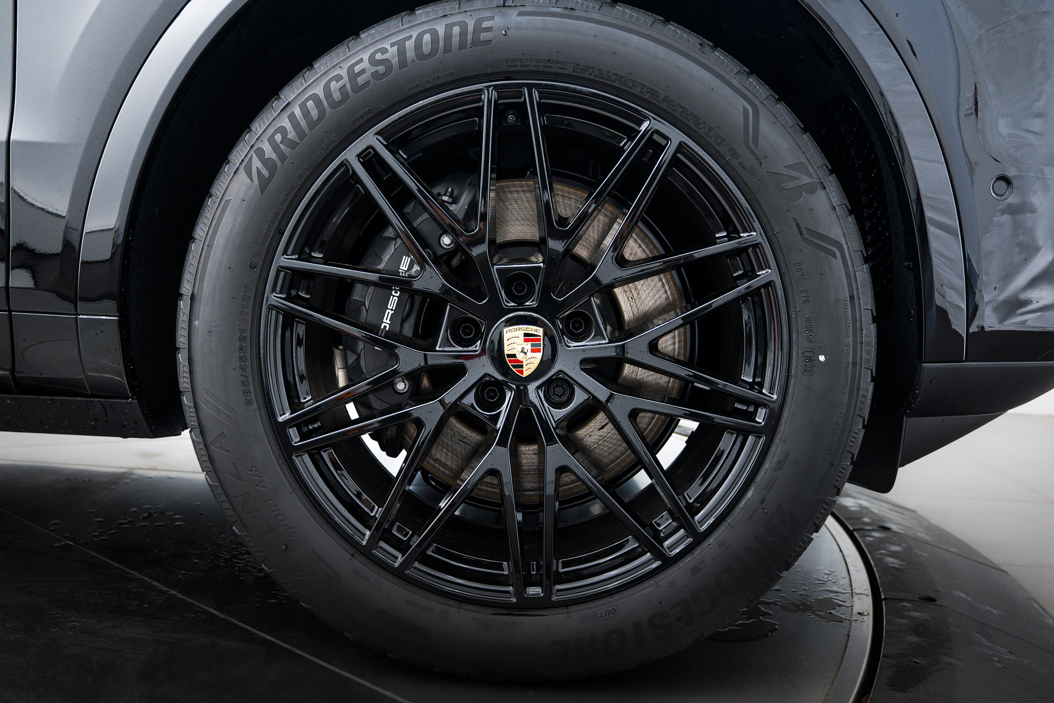 Certified 2025 Porsche Cayenne Coupe image 11