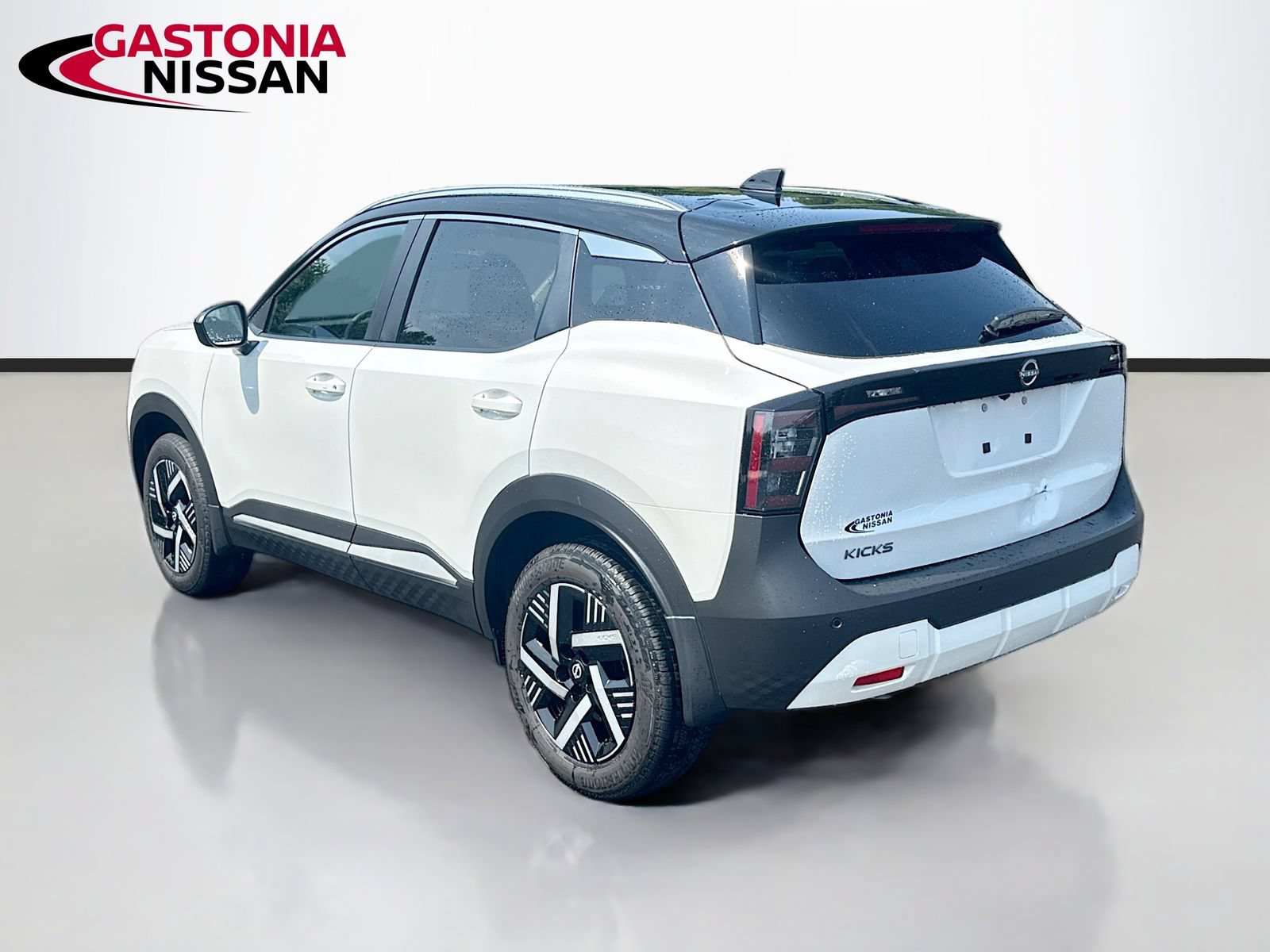 Used 2026 Nissan Kicks SV FWD image 6
