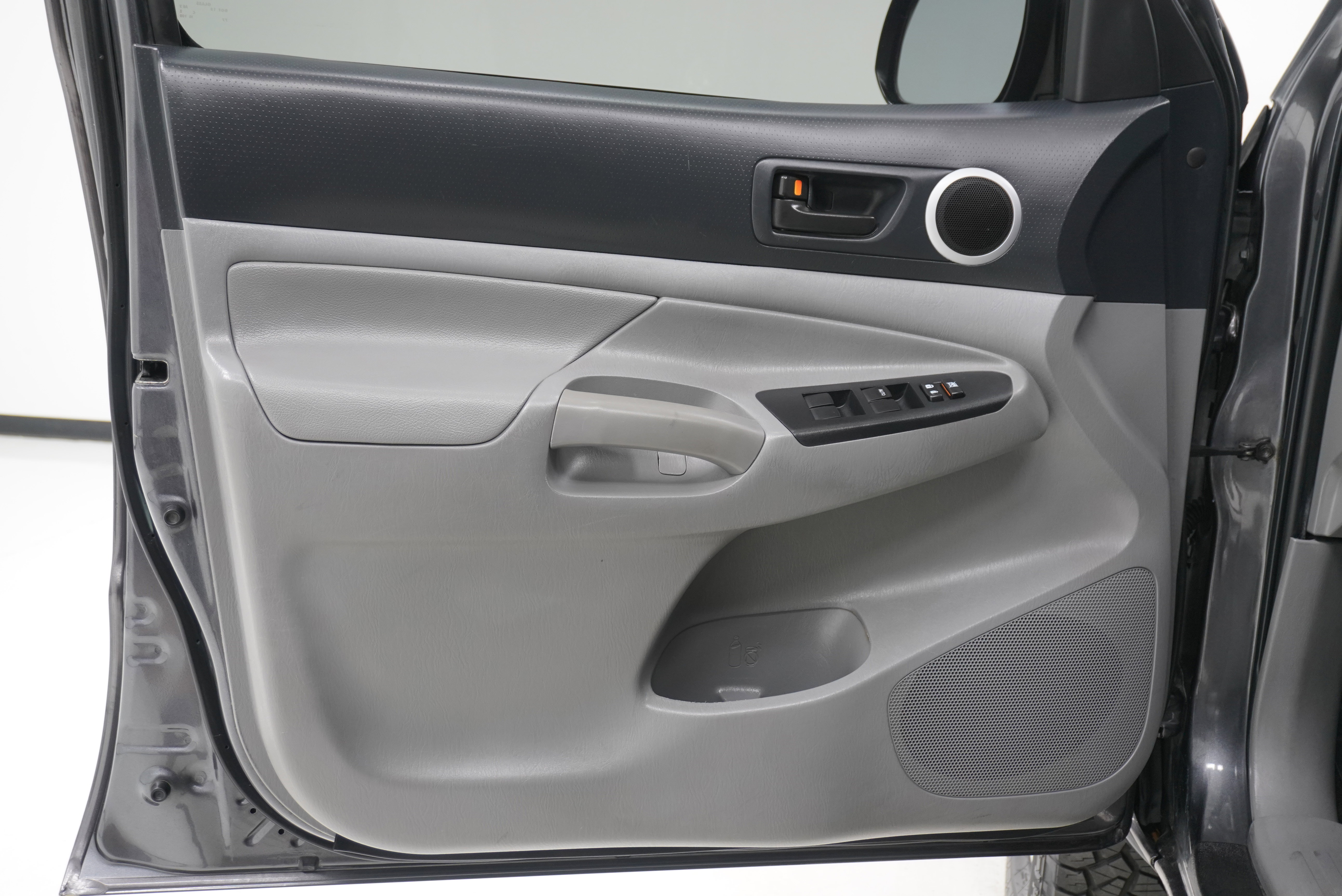 Used 2014 Toyota Tacoma PreRunner w/ TRD Sport Package RWD image 9