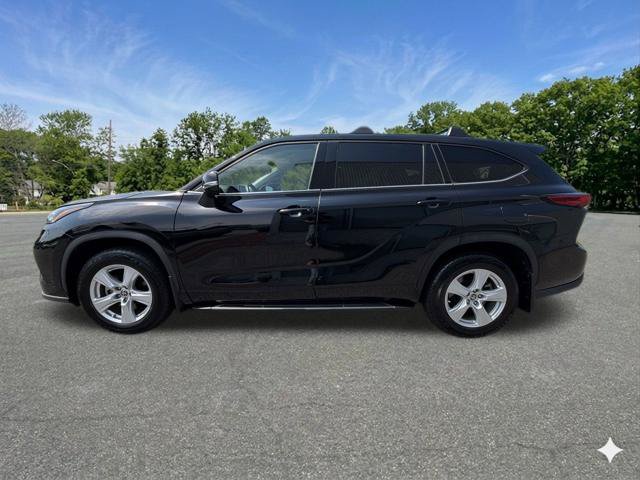 Used 2021 Toyota Highlander LE AWD/4WD image 5
