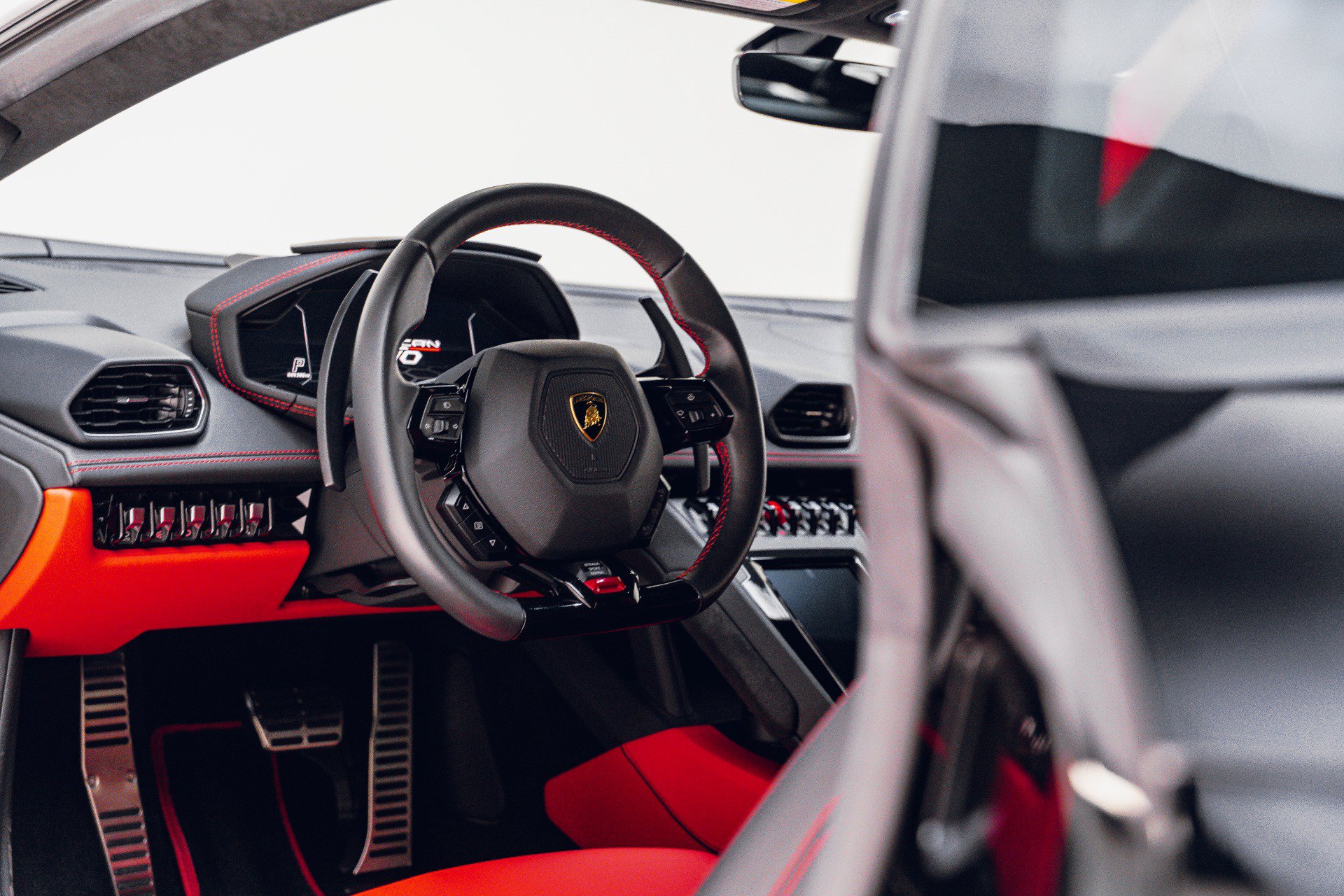 Used 2021 Lamborghini Huracan EVO RWD image 38