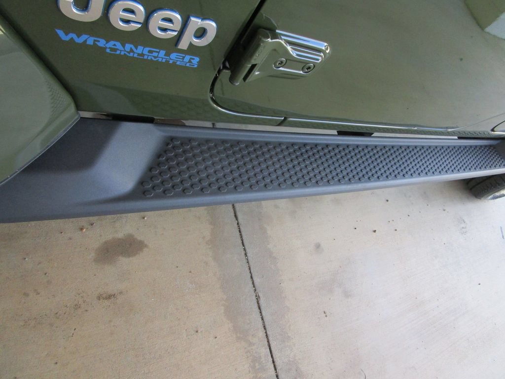 Used 2022 Jeep Wrangler Unlimited Sahara AWD/4WD image 26