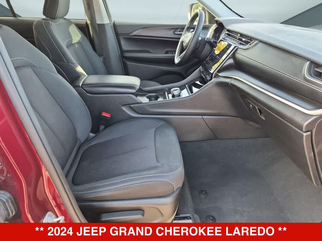 Used 2024 Jeep Grand Cherokee Laredo RWD image 20