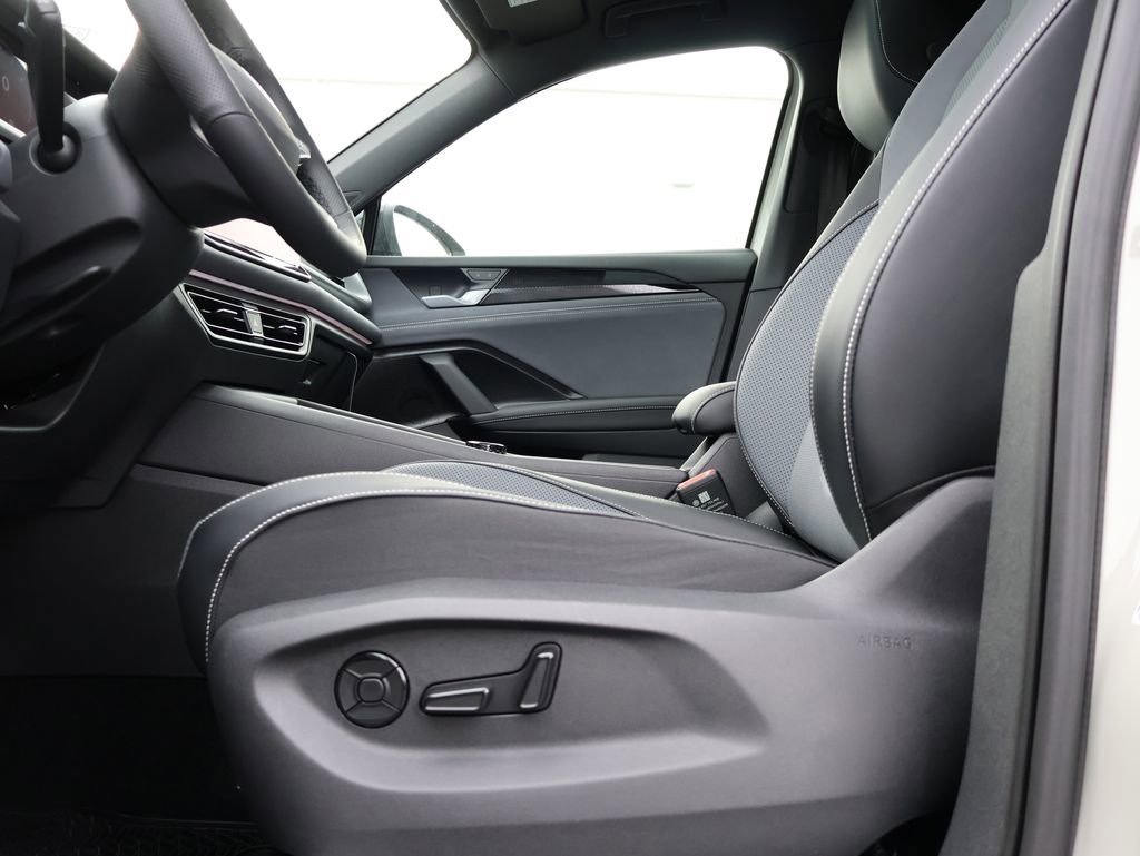 New 2026 Volkswagen Tiguan SE R-Line AWD/4WD image 40
