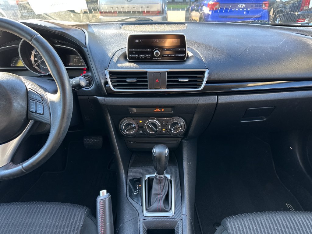 Used 2014 MAZDA MAZDA3 i Touring w/ Moonroof Package 1 FWD image 16