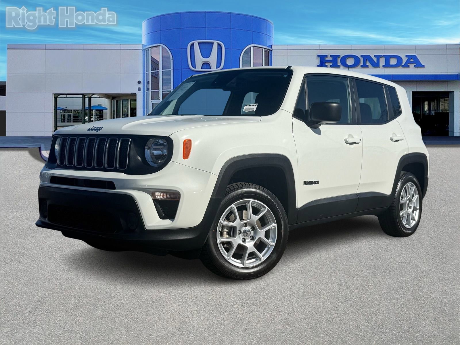 Used 2023 Jeep Renegade Latitude image 2