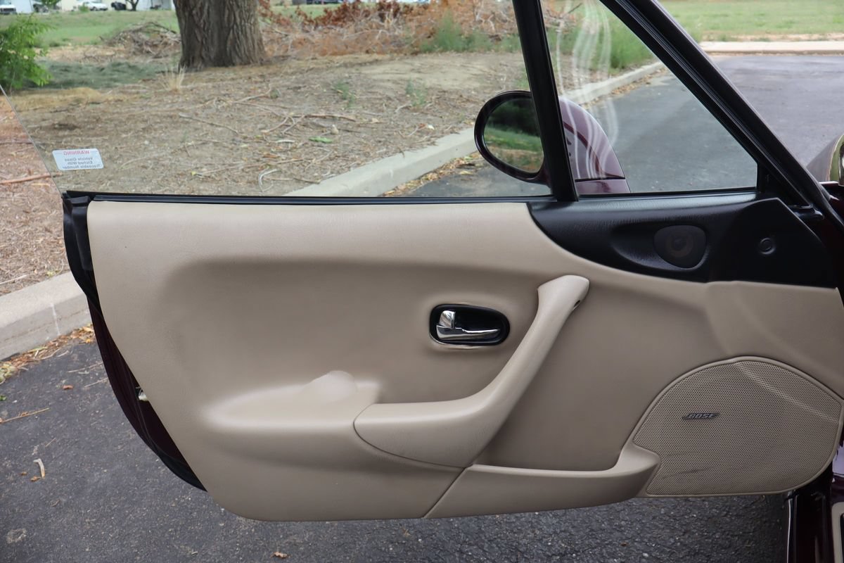 Used 2000 MAZDA MX-5 Miata RWD image 32