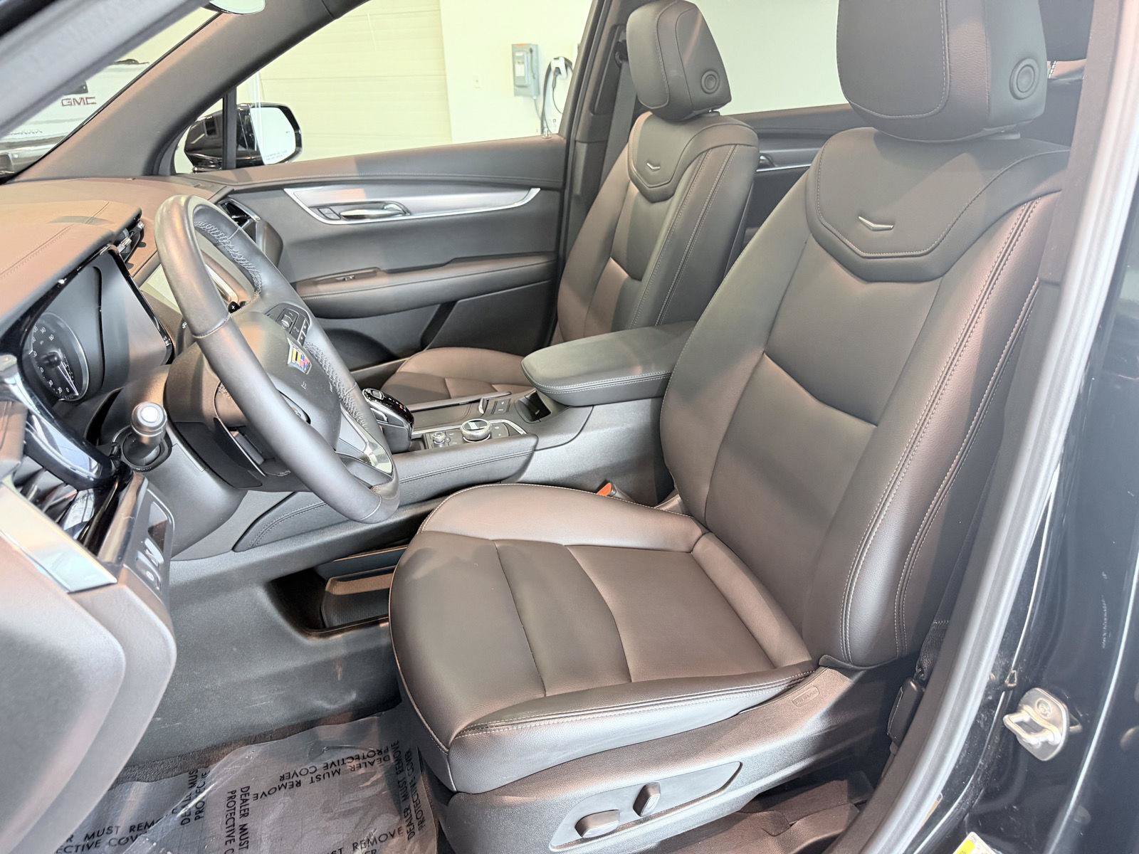 Used 2024 Cadillac XT6 Luxury w/ LPO, Floor Liner Package AWD/4WD image 40