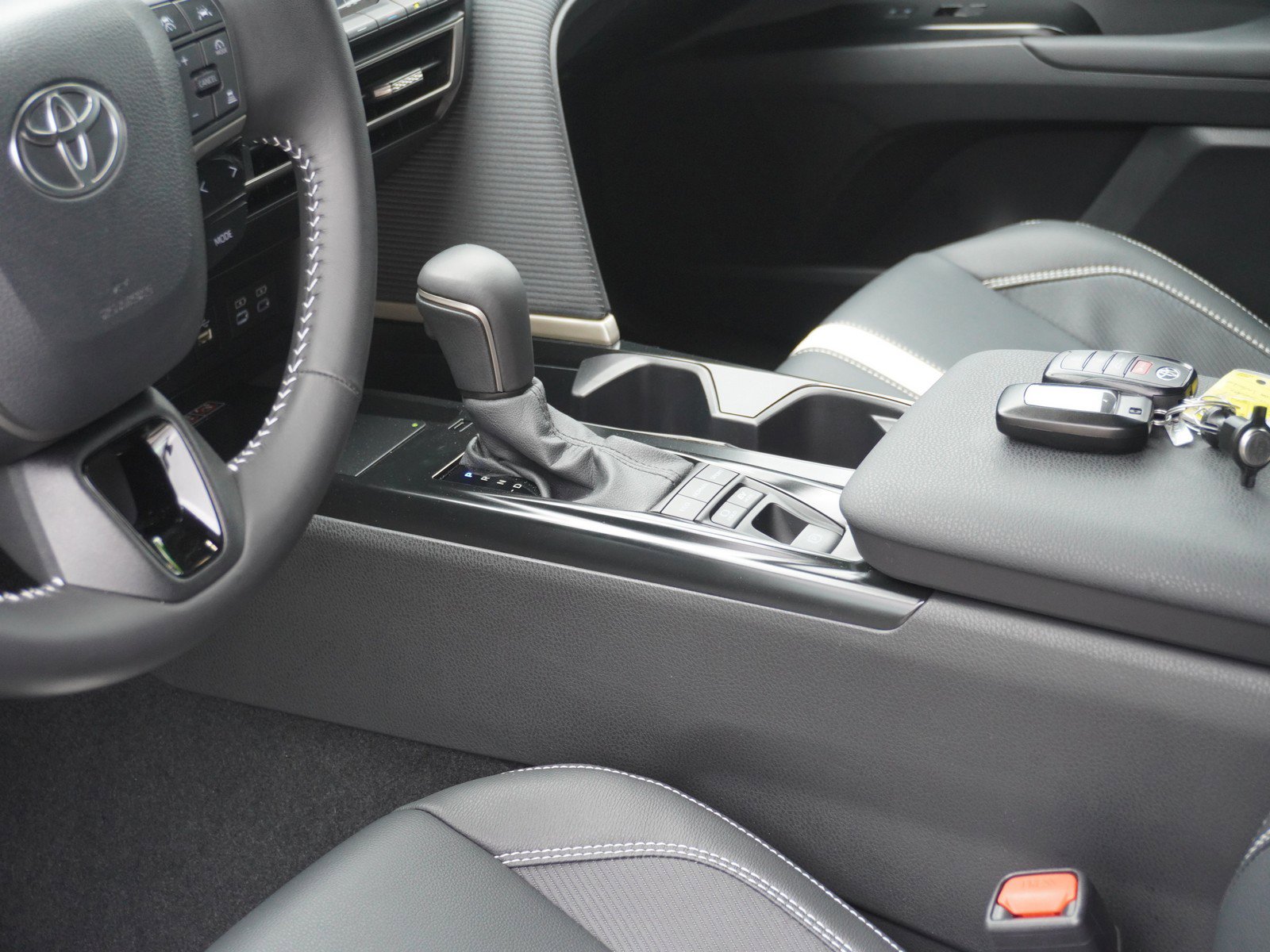 Used 2025 Toyota Camry SE FWD image 19