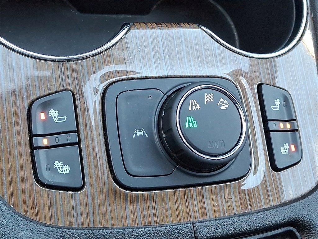 Used 2023 GMC Acadia SLE w/ Driver Convenience Package image 25