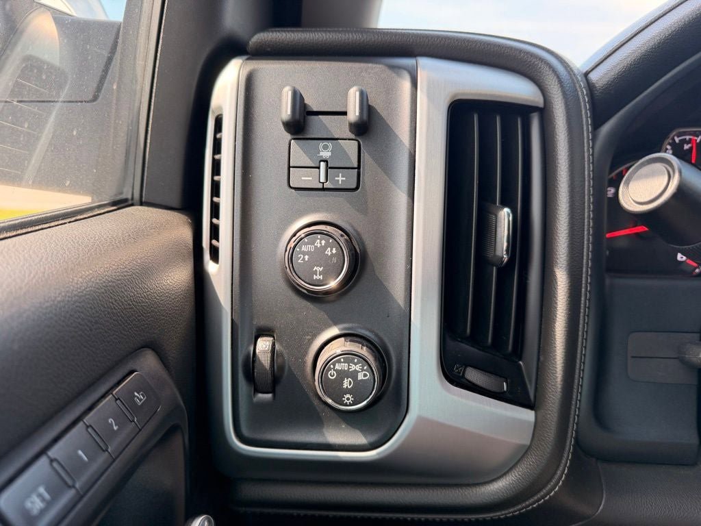 Used 2015 GMC Sierra 1500 SLT w/ SLT Crew Cab Value Package AWD/4WD image 23