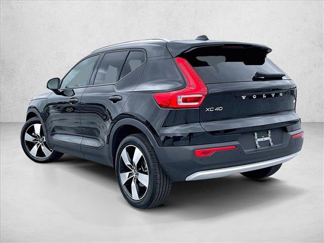 Used 2021 Volvo XC40 T4 Momentum w/ Premium Package image 13