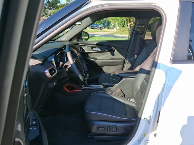 Used 2023 Chevrolet TrailBlazer RS w/ Sun and Liftgate Package AWD/4WD image 11