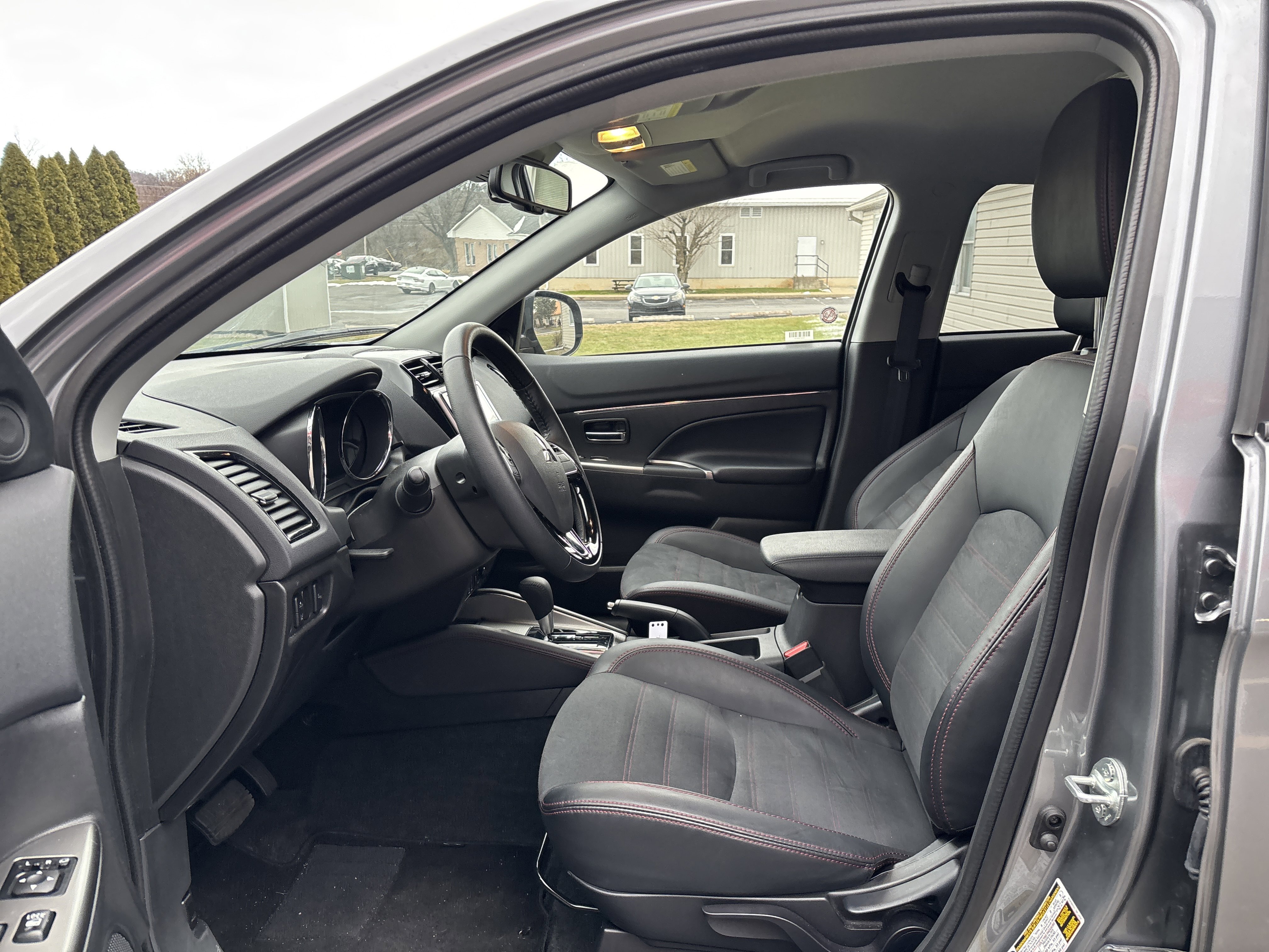 Used 2025 Mitsubishi Outlander Sport SE image 13