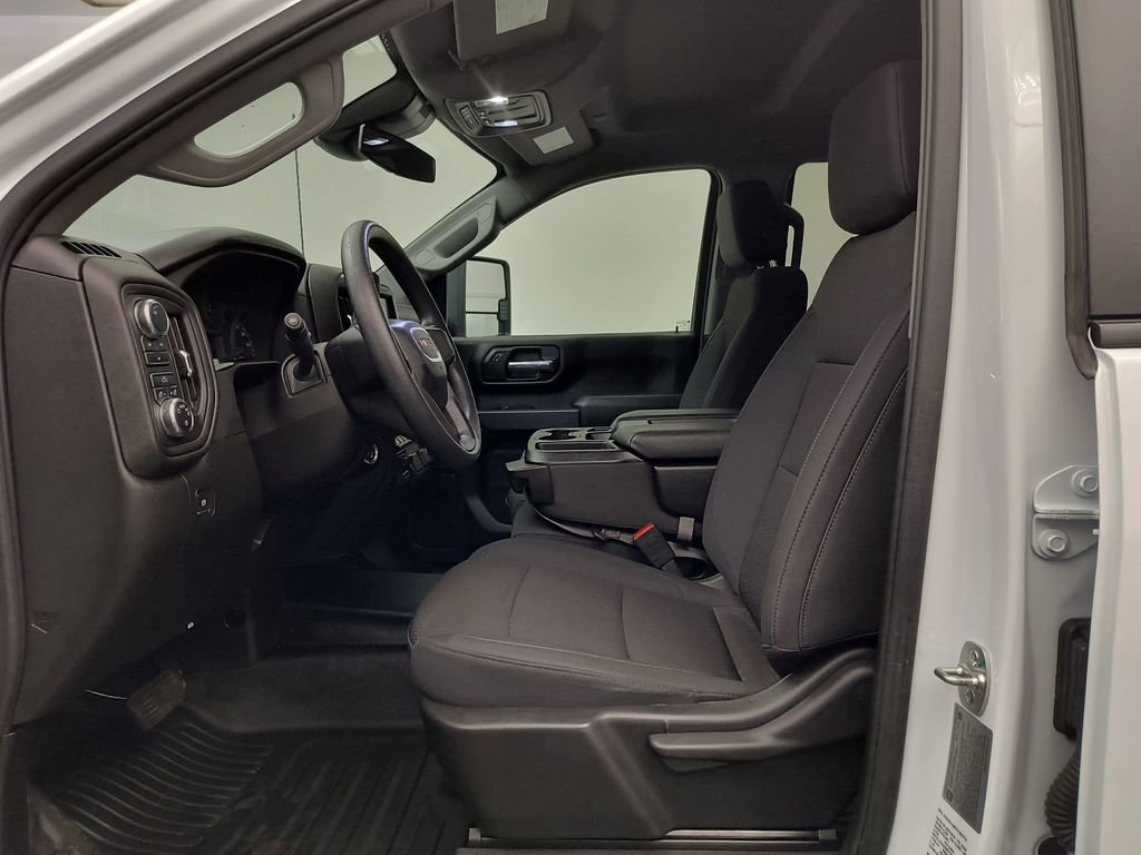 Used 2025 GMC Sierra 3500 Pro w/ Convenience Package image 5