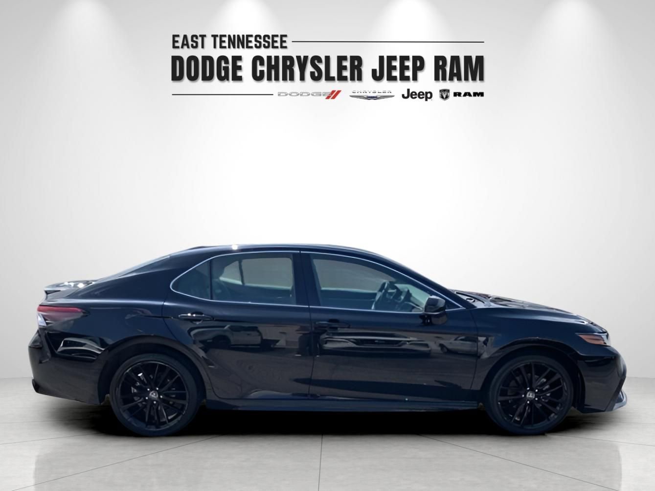 Used 2023 Toyota Camry XSE image 3