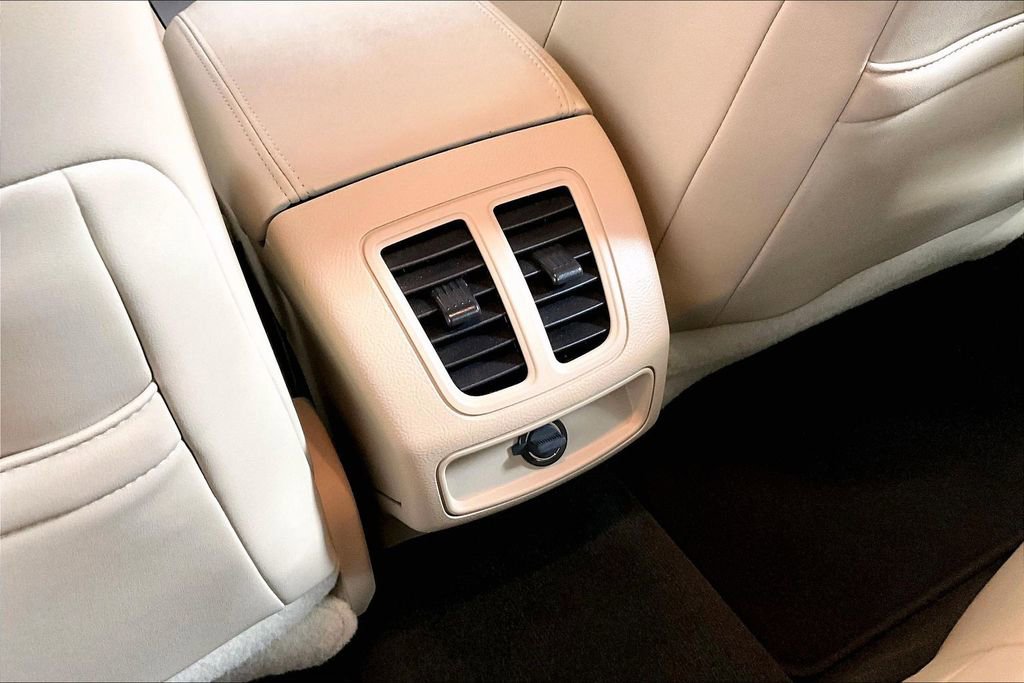 Used 2016 Ford Taurus SEL w/ Equipment Group 201A image 33