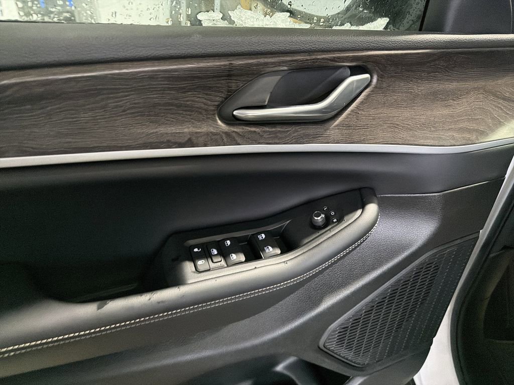 New 2026 Jeep Grand Cherokee Altitude image 15