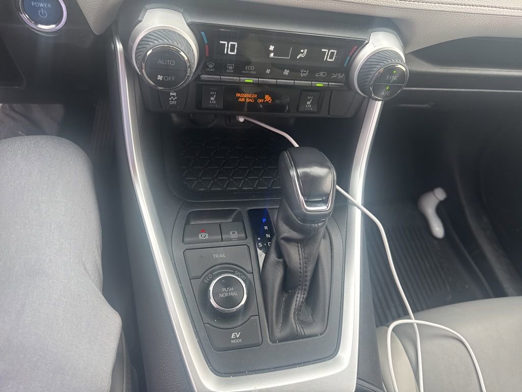 Used 2022 Toyota RAV4 XLE Premium image 14