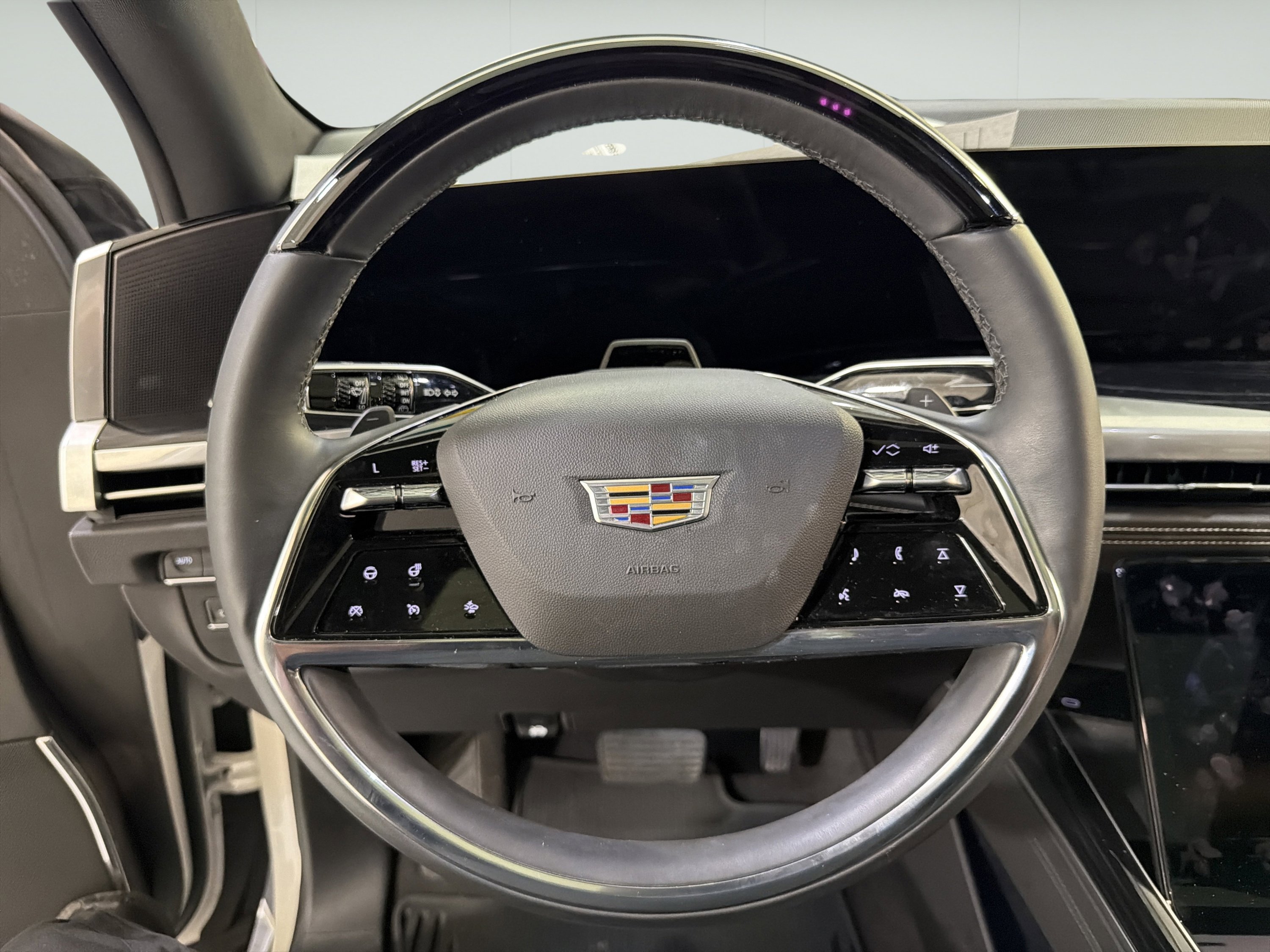 Used 2025 Cadillac Escalade Sport w/ LPO, ONYX Package AWD/4WD image 16