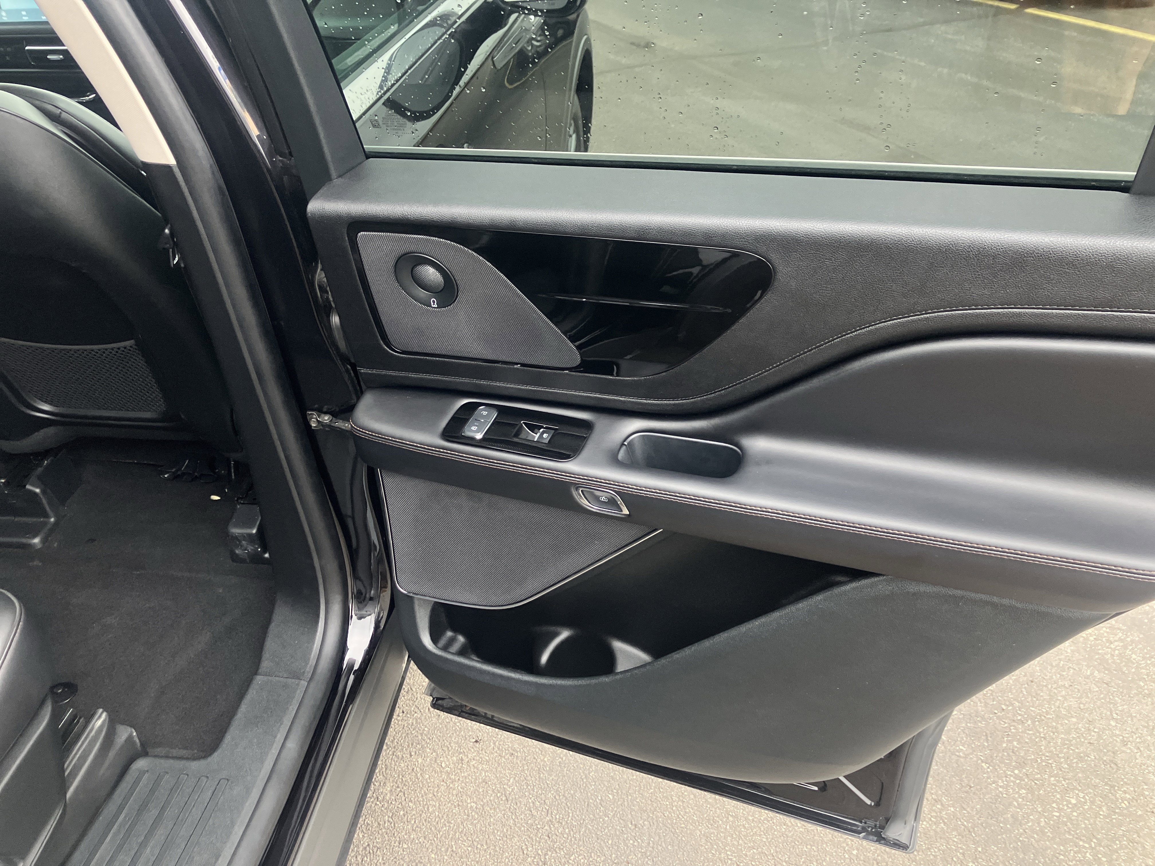 Used 2024 Lincoln Aviator Reserve image 12