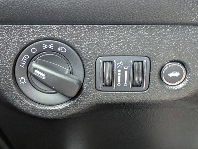 Used 2023 Dodge Challenger SXT RWD image 22